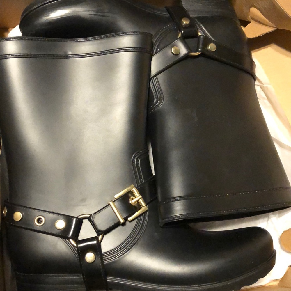 Super cute rain boots